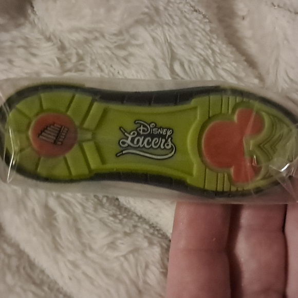 D23 Disney Lacers SERIES 2 PETER PAN CAPTAIN HOOK NEW - Picture 3 of 6